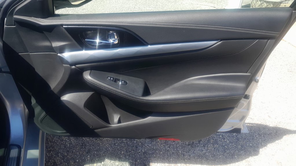 Photo 10 of this NISSAN MAXIMA