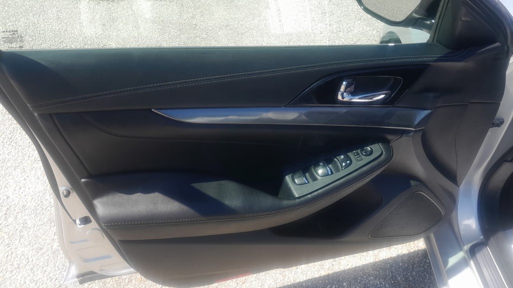 Photo 14 of this NISSAN MAXIMA