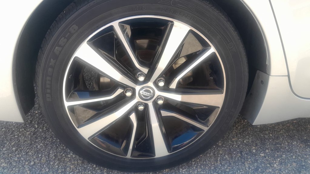 Photo 5 of this NISSAN MAXIMA