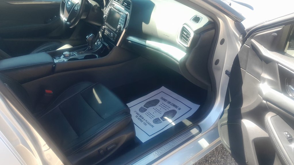 Photo 9 of this NISSAN MAXIMA