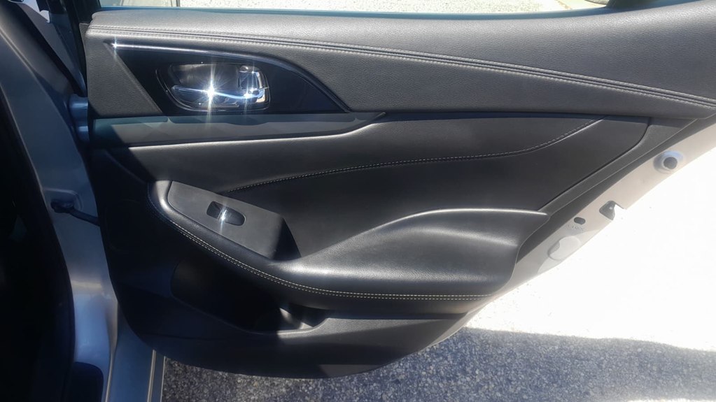 Photo 12 of this NISSAN MAXIMA