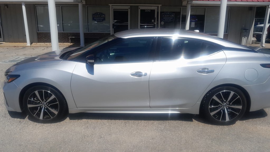 Photo 2 of this NISSAN MAXIMA