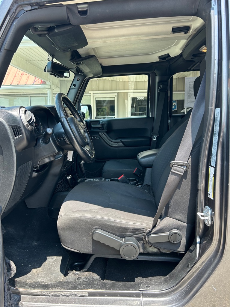 Photo 8 of this JEEP WRANGLER UNLIMI