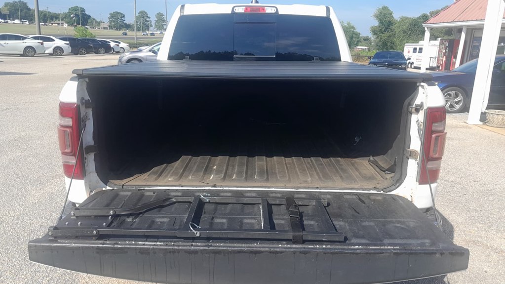 Photo 7 of this RAM 1500