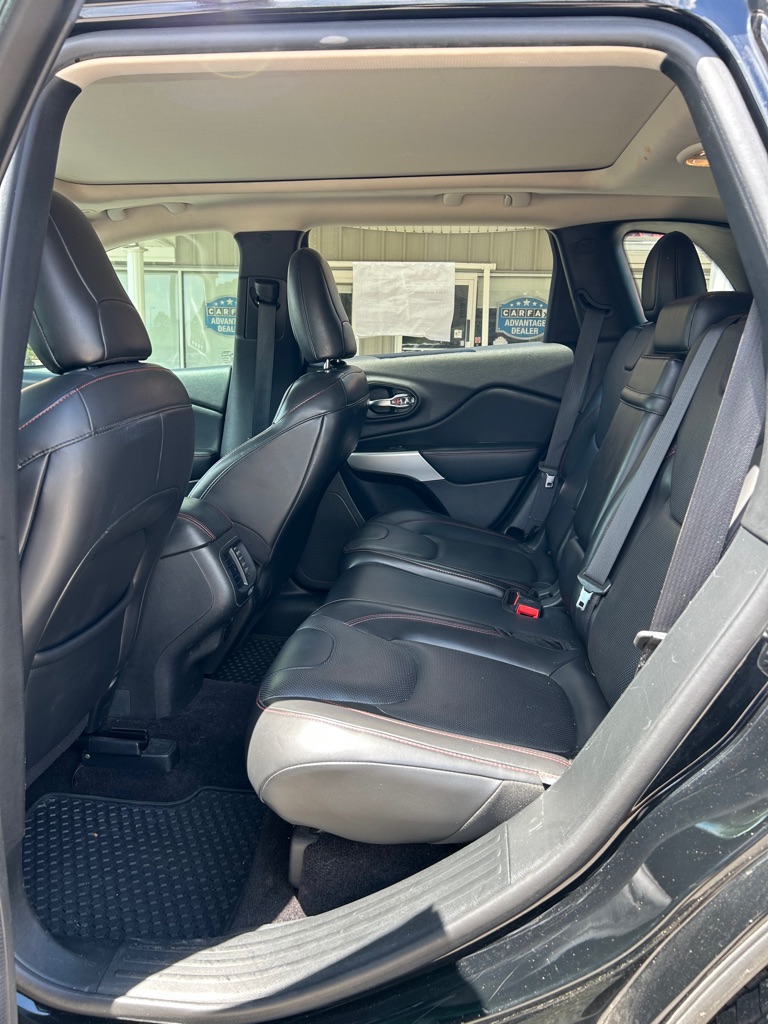 Photo 8 of this JEEP CHEROKEE