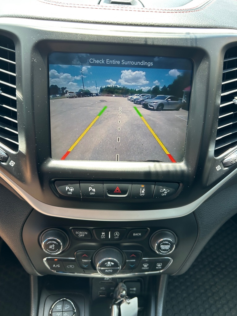 Photo 14 of this JEEP CHEROKEE