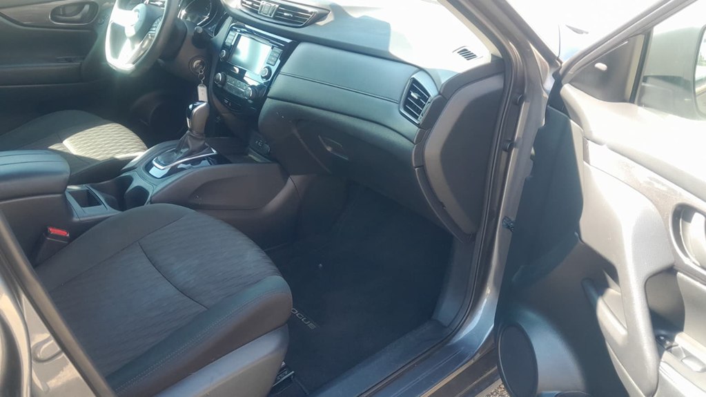Photo 9 of this NISSAN ROGUE