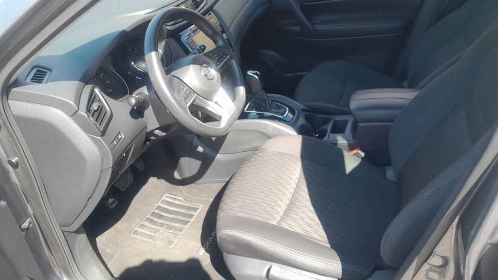 Photo 13 of this NISSAN ROGUE