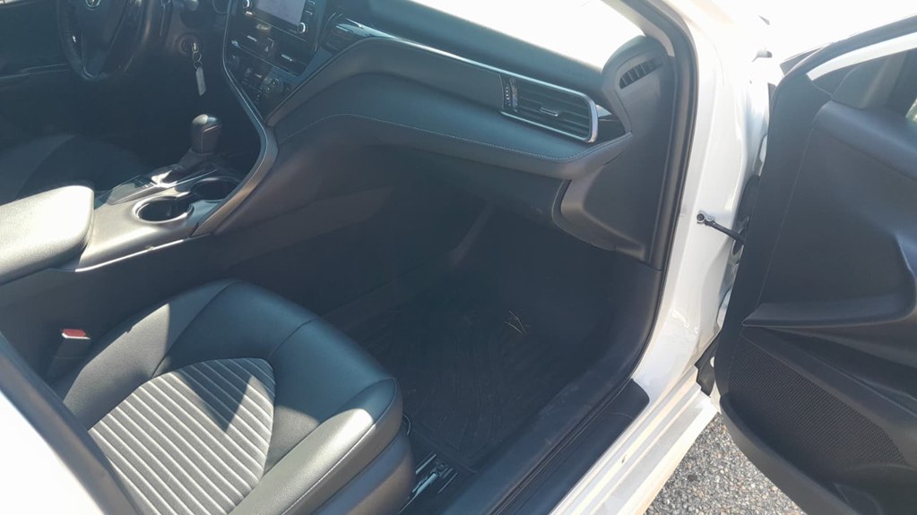 Photo 9 of this TOYOTA CAMRY