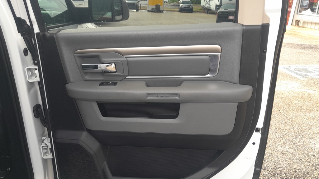 Photo 13 of this RAM 1500