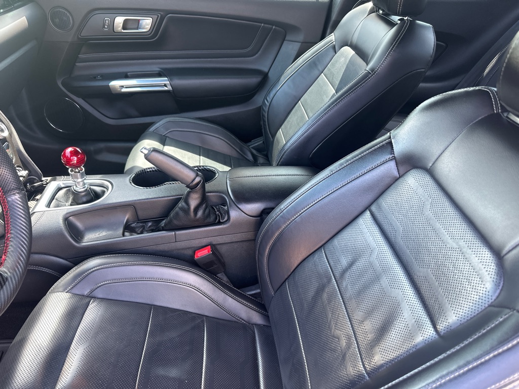 Photo 12 of this FORD MUSTANG