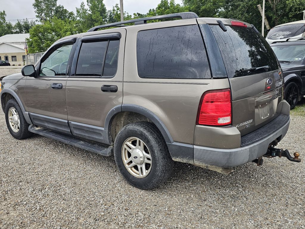 Photo 3 of this FORD EXPLORER