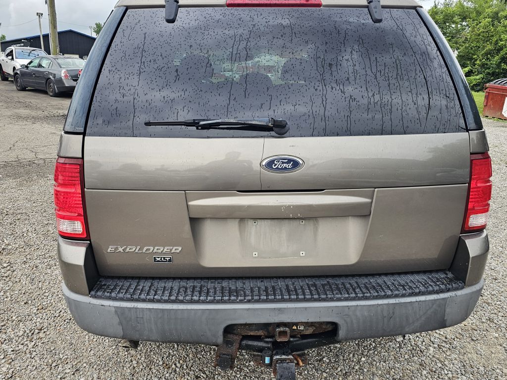Photo 4 of this FORD EXPLORER