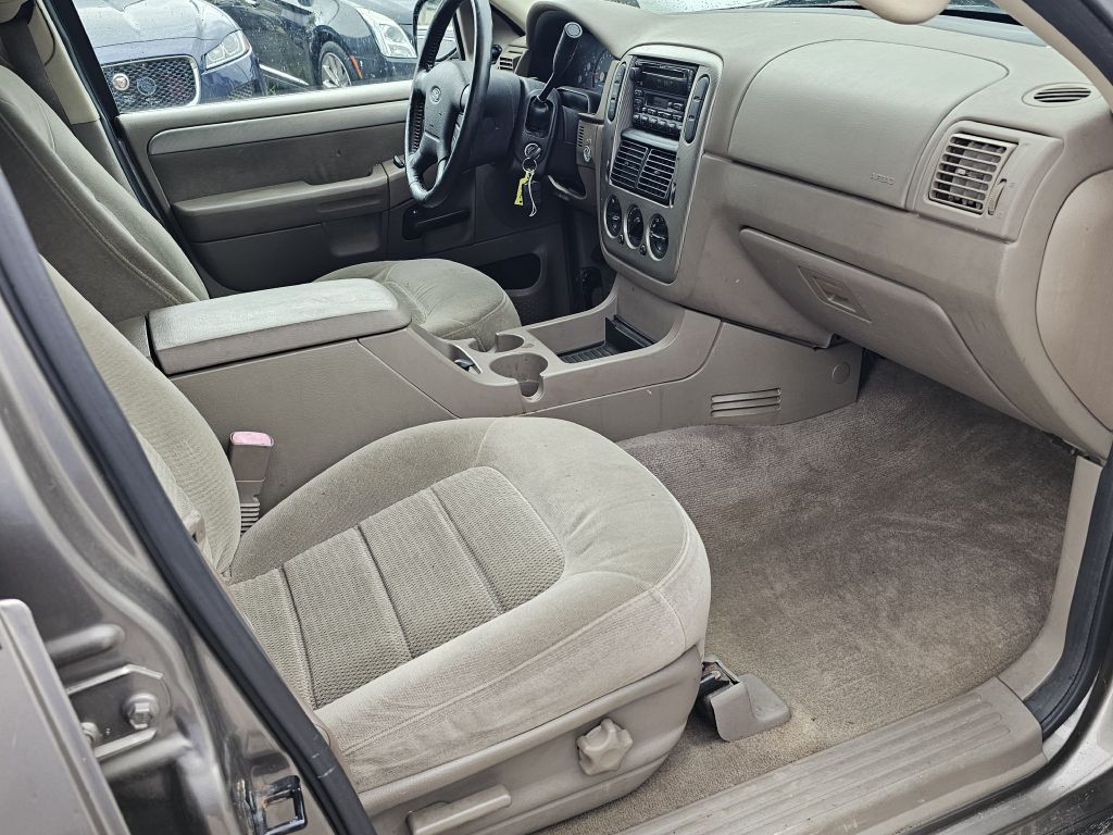 Photo 9 of this FORD EXPLORER