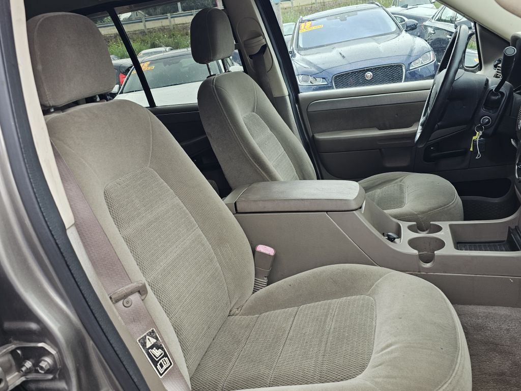 Photo 10 of this FORD EXPLORER