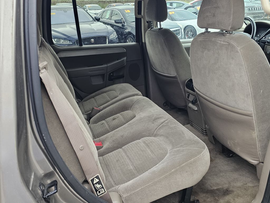 Photo 11 of this FORD EXPLORER