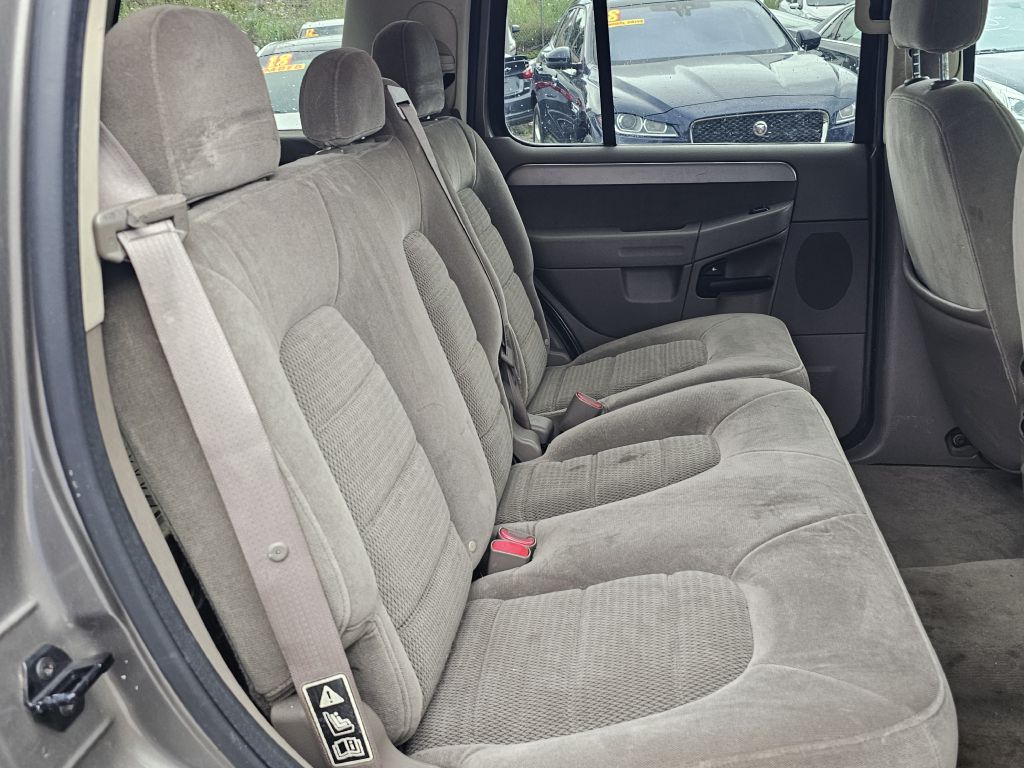 Photo 12 of this FORD EXPLORER