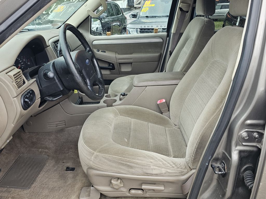 Photo 13 of this FORD EXPLORER