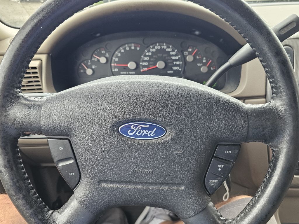 Photo 16 of this FORD EXPLORER