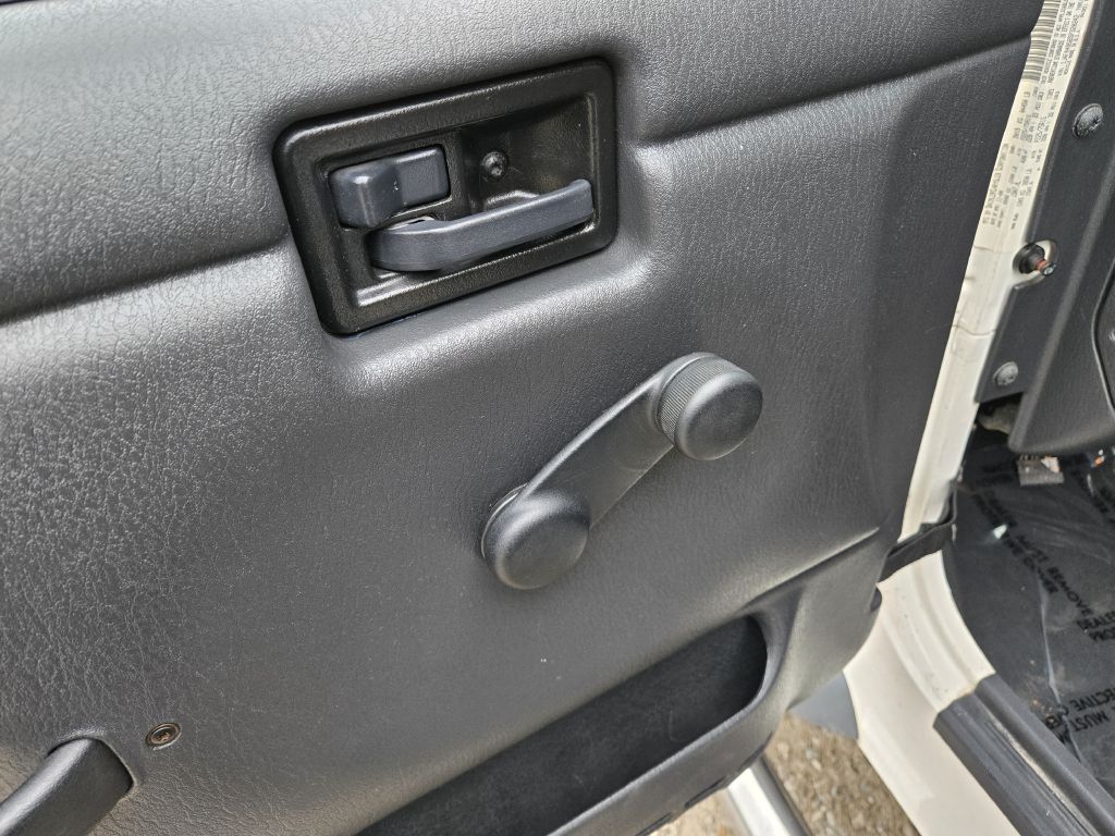 Photo 16 of this JEEP WRANGLER / TJ