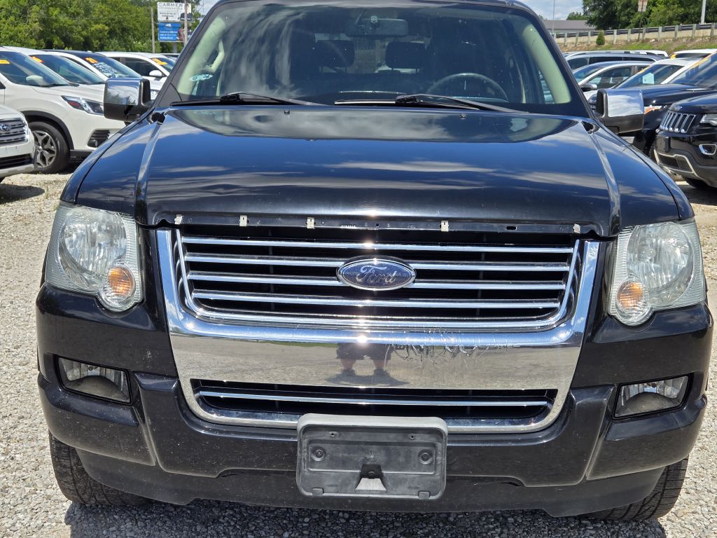 Photo 2 of this FORD EXPLORER