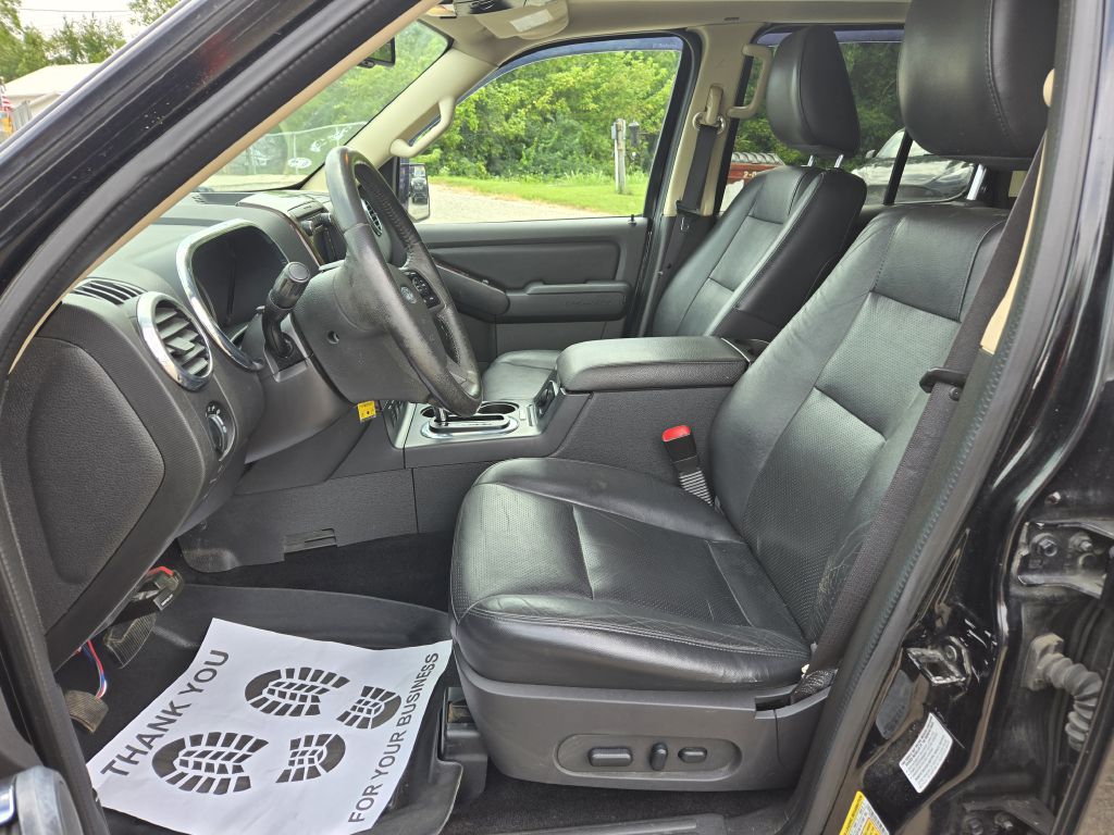 Photo 12 of this FORD EXPLORER