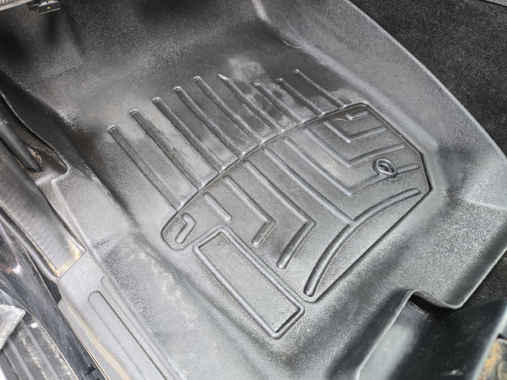 Photo 14 of this FORD EXPLORER