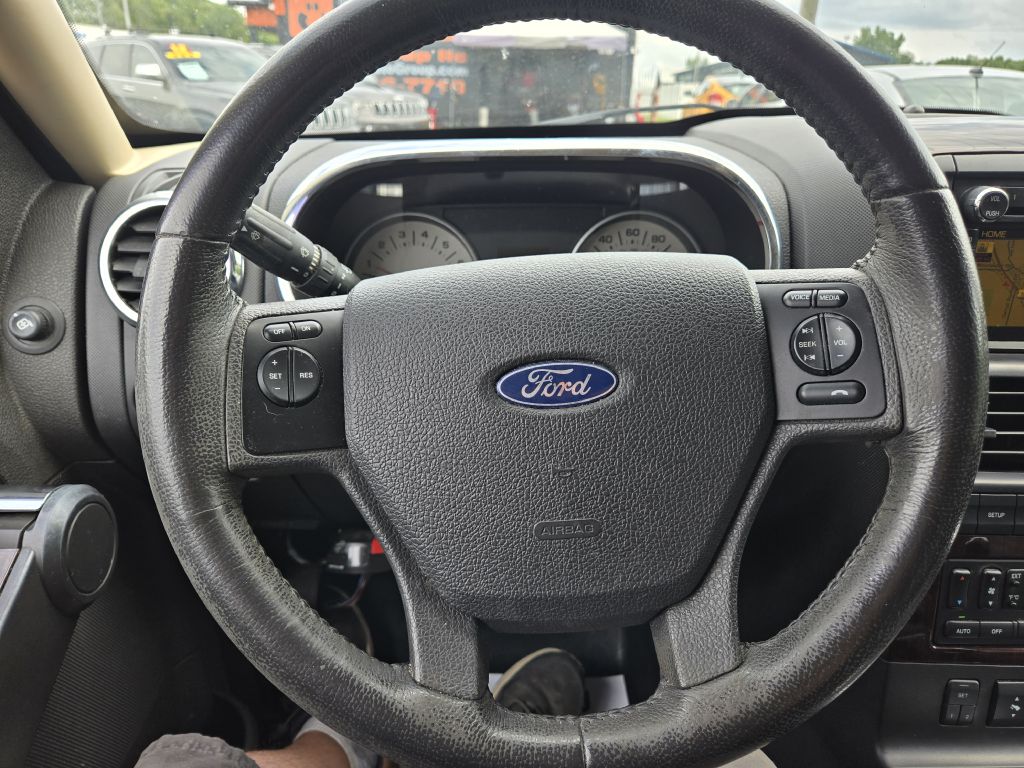 Photo 15 of this FORD EXPLORER