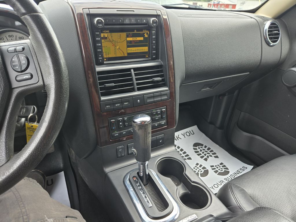 Photo 16 of this FORD EXPLORER