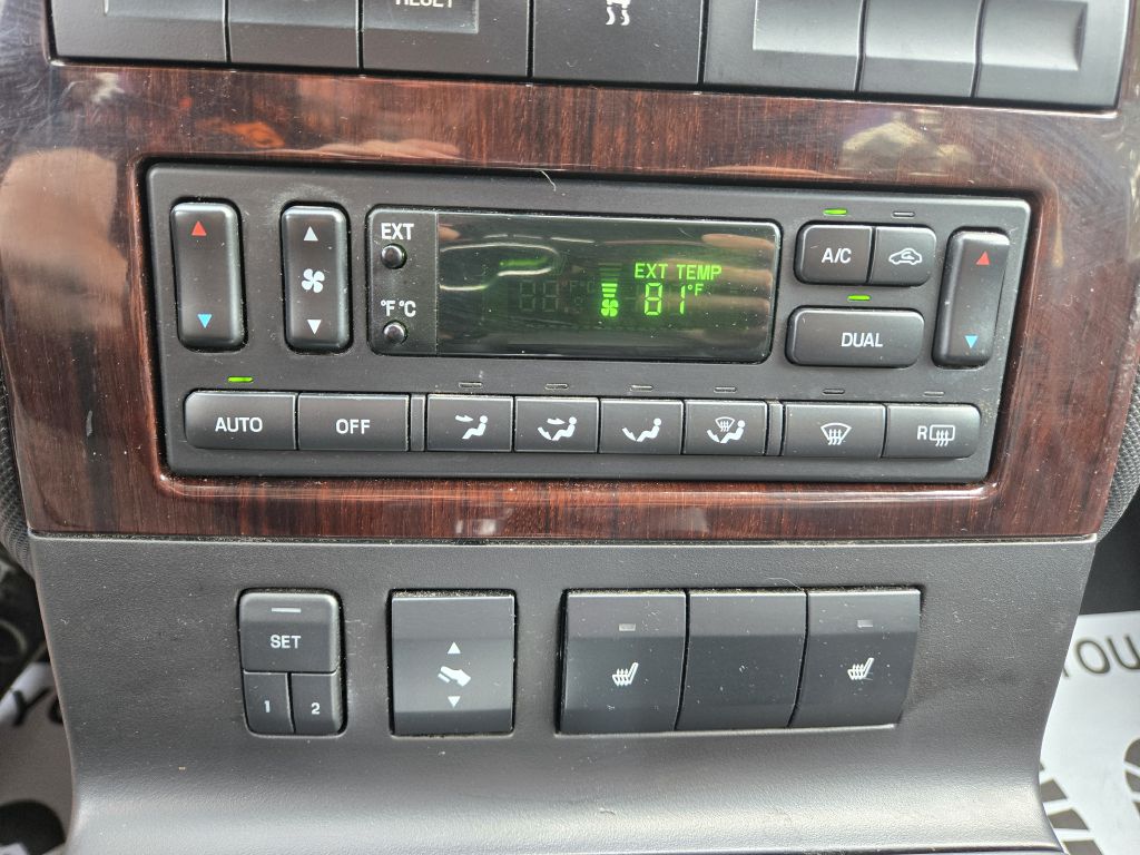 Photo 21 of this FORD EXPLORER