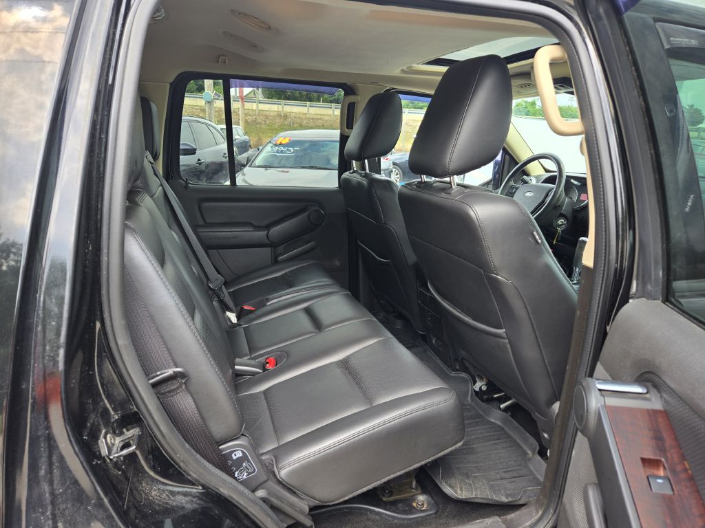 Photo 28 of this FORD EXPLORER