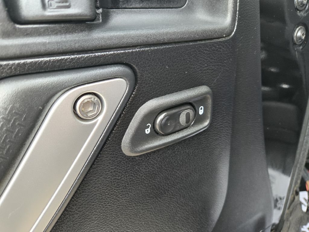 Photo 36 of this JEEP WRANGLER