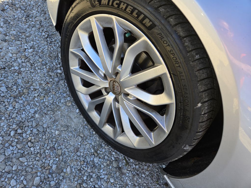 Photo 10 of this AUDI A6