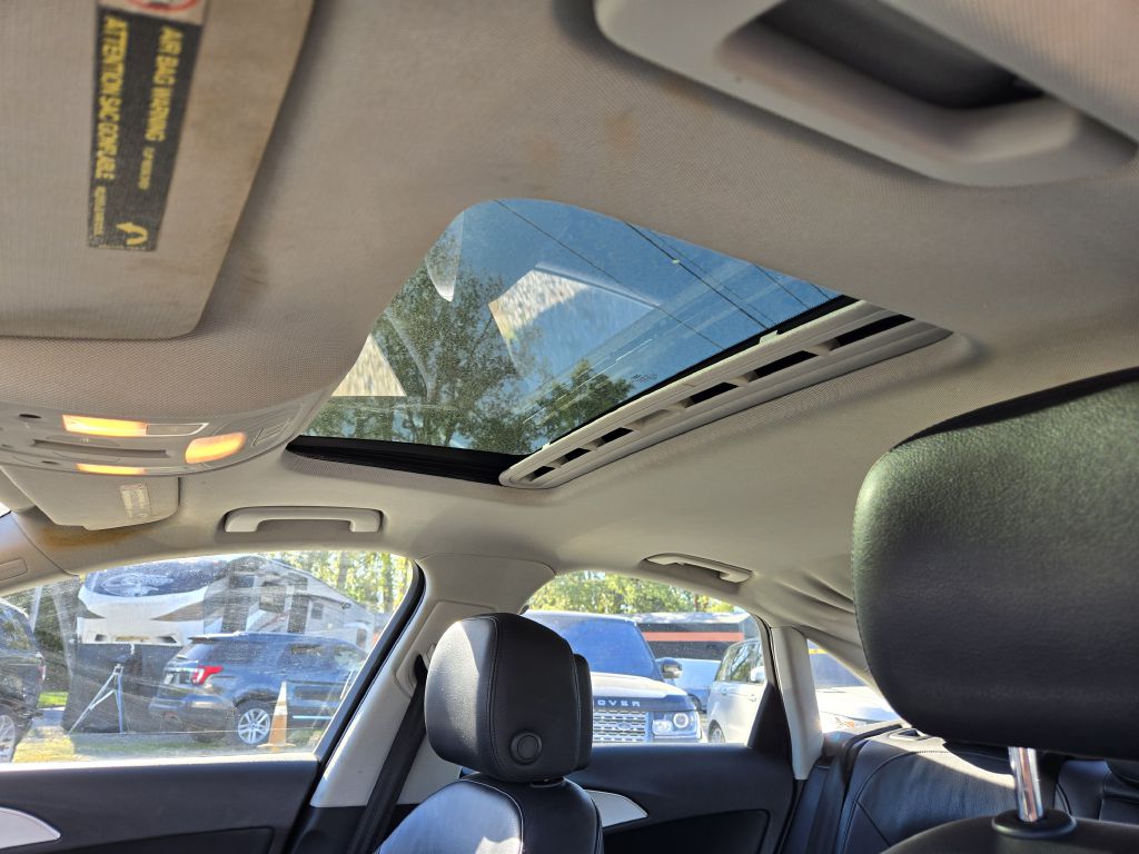 Photo 25 of this AUDI A6