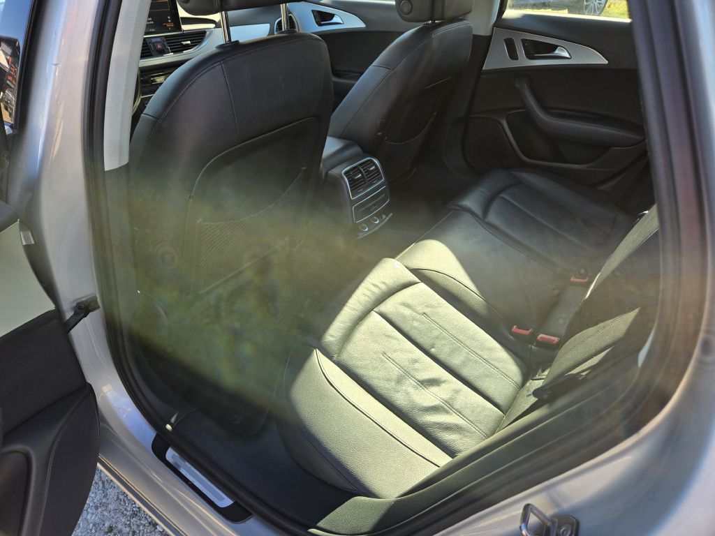 Photo 26 of this AUDI A6