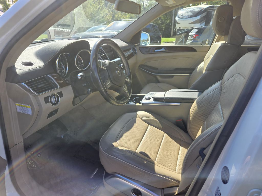 Photo 13 of this MERCEDES-BENZ GL