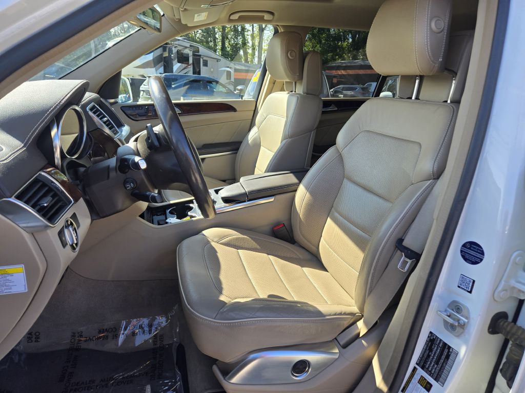Photo 14 of this MERCEDES-BENZ GL