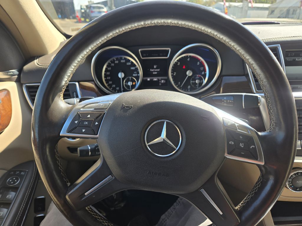 Photo 16 of this MERCEDES-BENZ GL