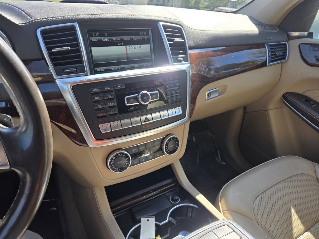 Photo 17 of this MERCEDES-BENZ GL