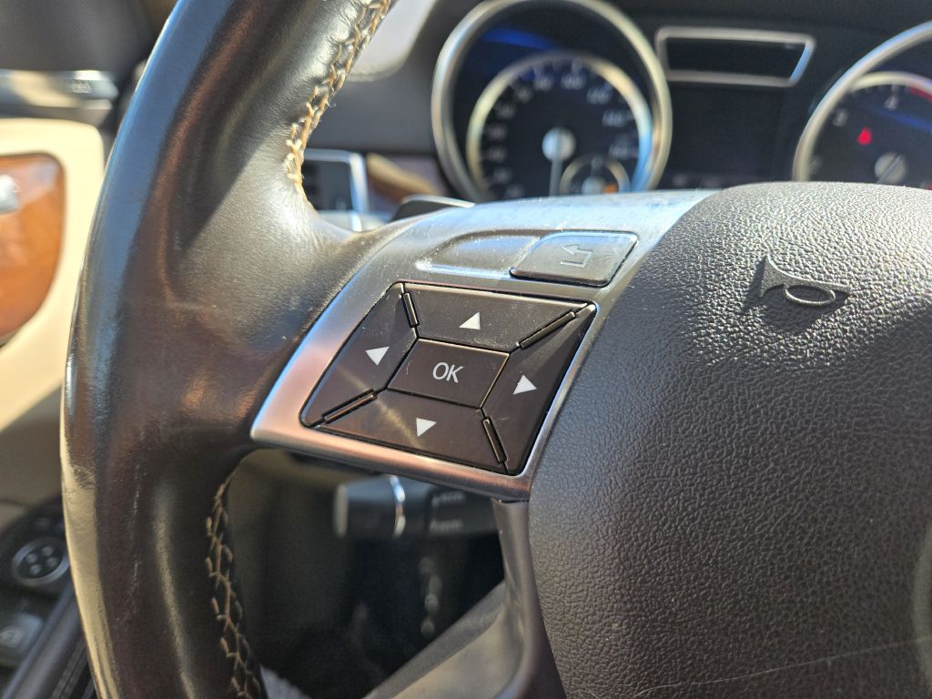 Photo 18 of this MERCEDES-BENZ GL