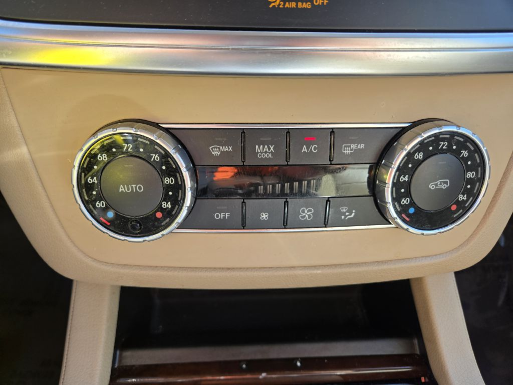 Photo 22 of this MERCEDES-BENZ GL