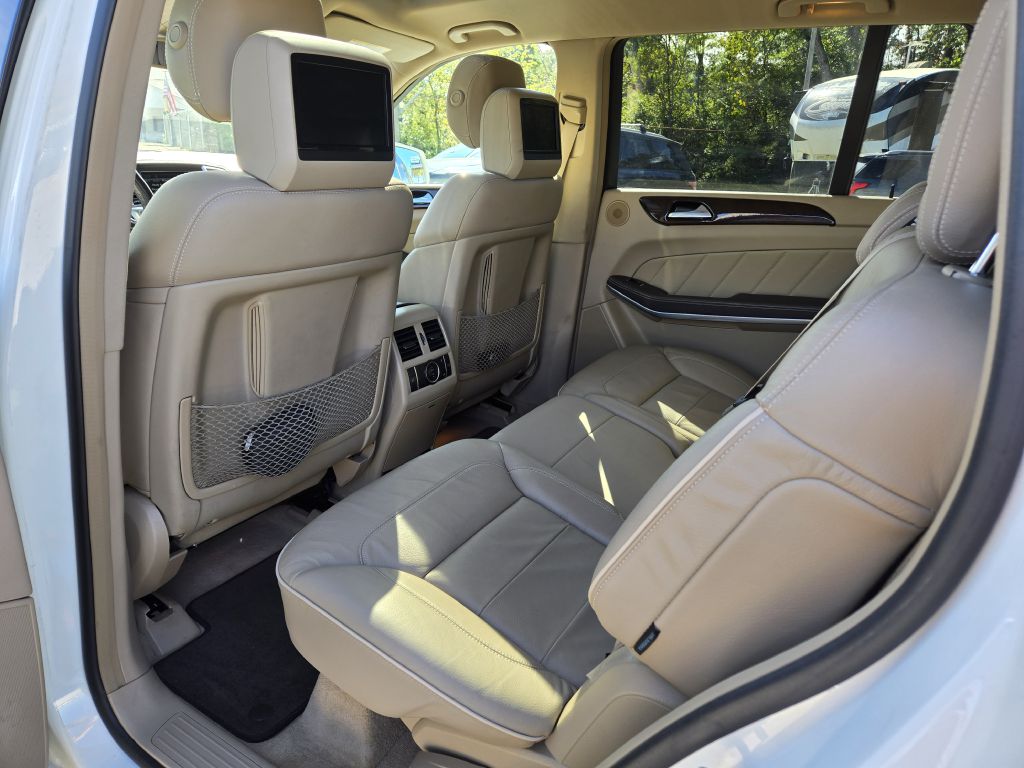 Photo 30 of this MERCEDES-BENZ GL