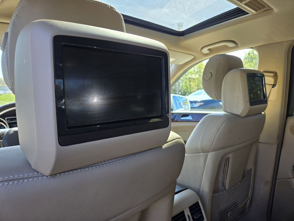 Photo 31 of this MERCEDES-BENZ GL