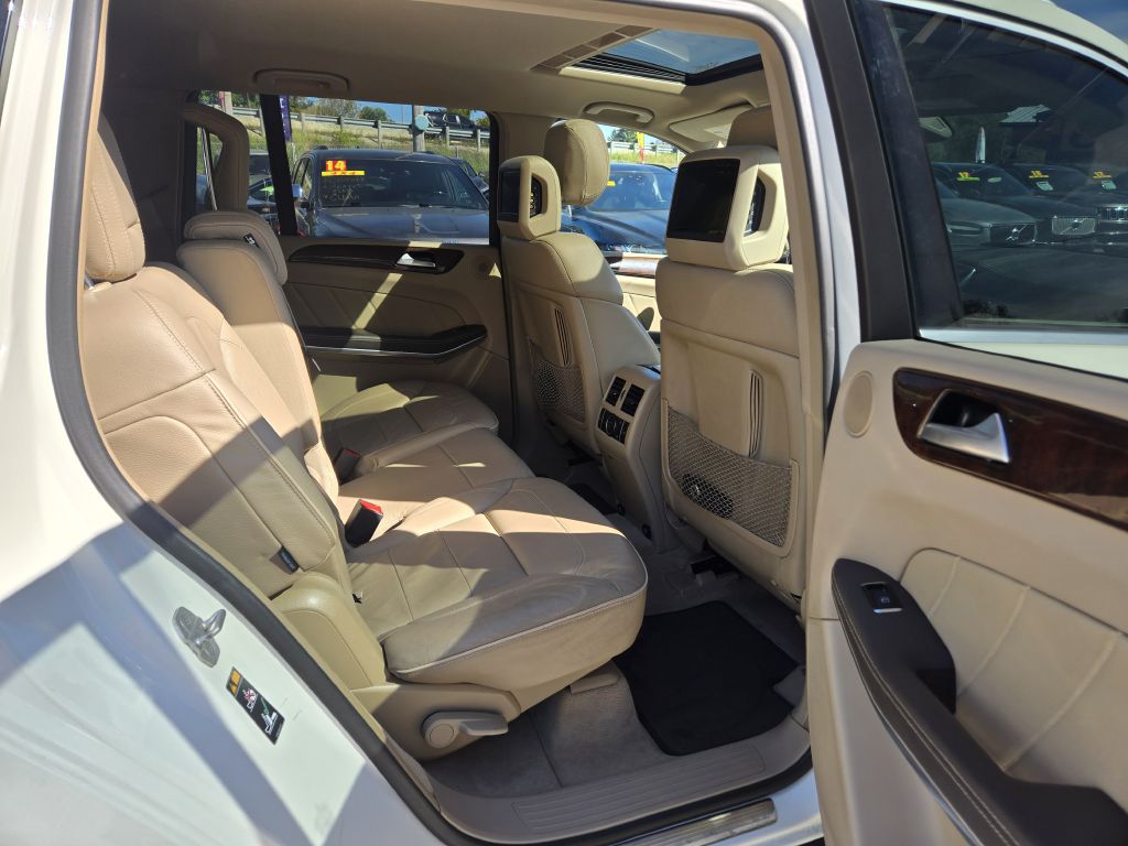 Photo 33 of this MERCEDES-BENZ GL