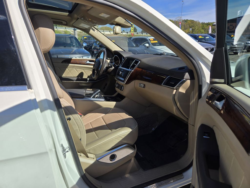 Photo 34 of this MERCEDES-BENZ GL