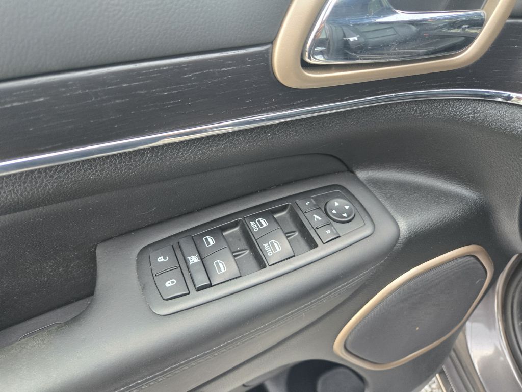 Photo 15 of this JEEP GRAND CHEROKEE