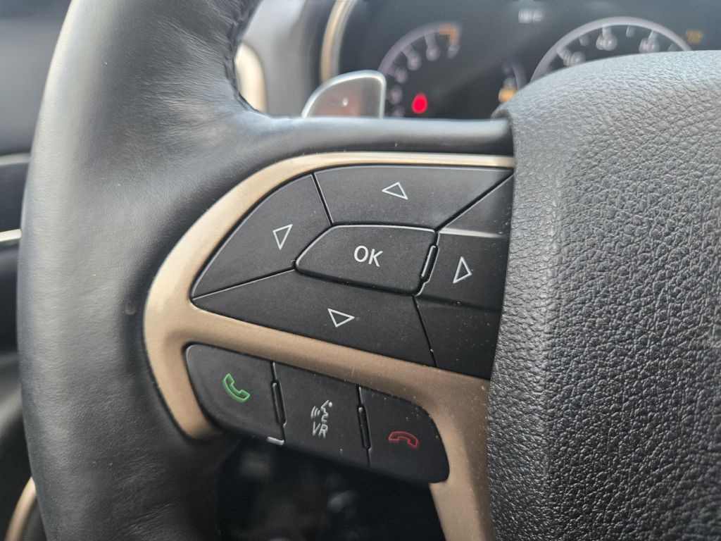 Photo 18 of this JEEP GRAND CHEROKEE