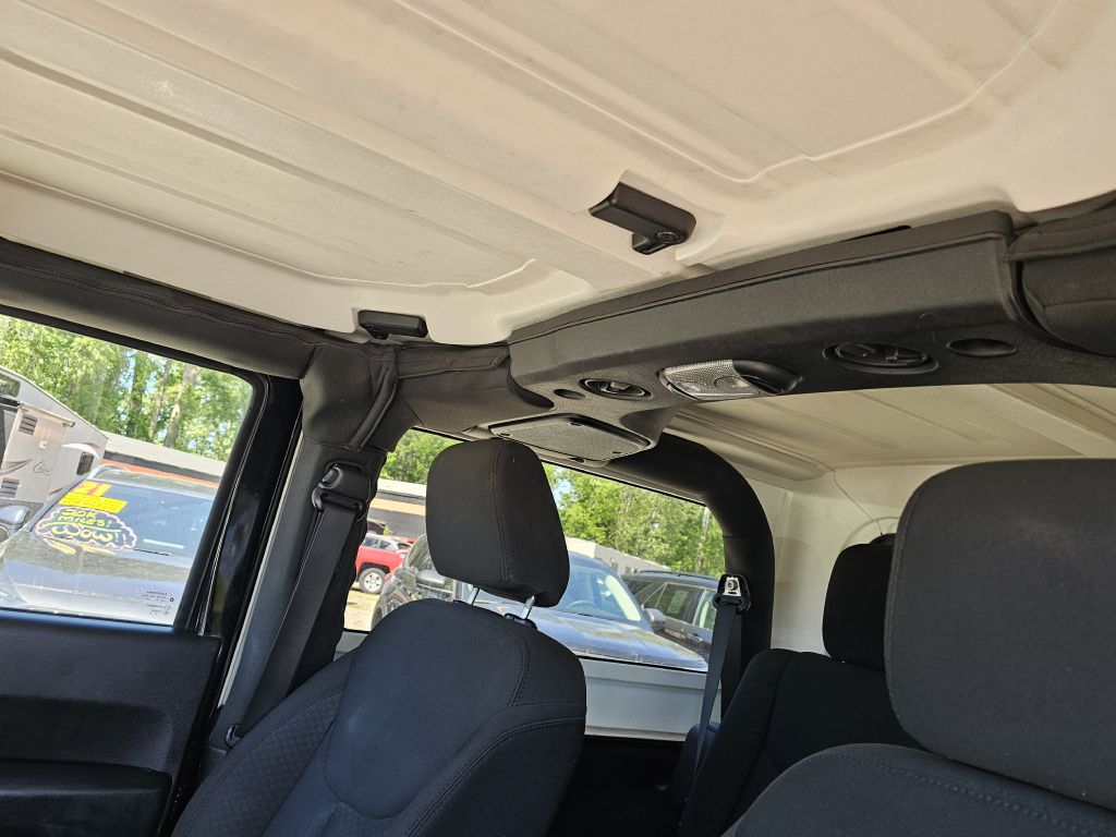 Photo 26 of this JEEP WRANGLER