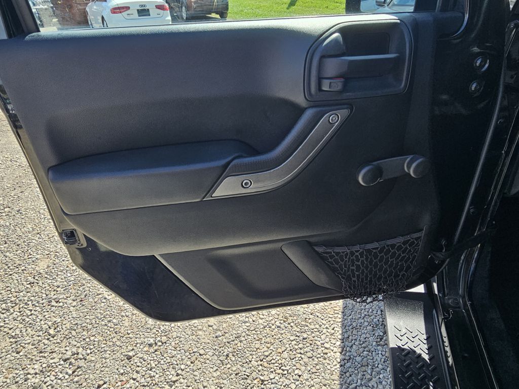 Photo 17 of this JEEP WRANGLER