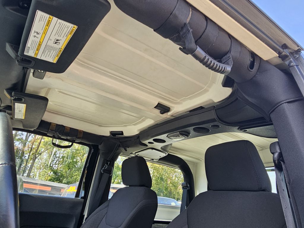 Photo 19 of this JEEP WRANGLER